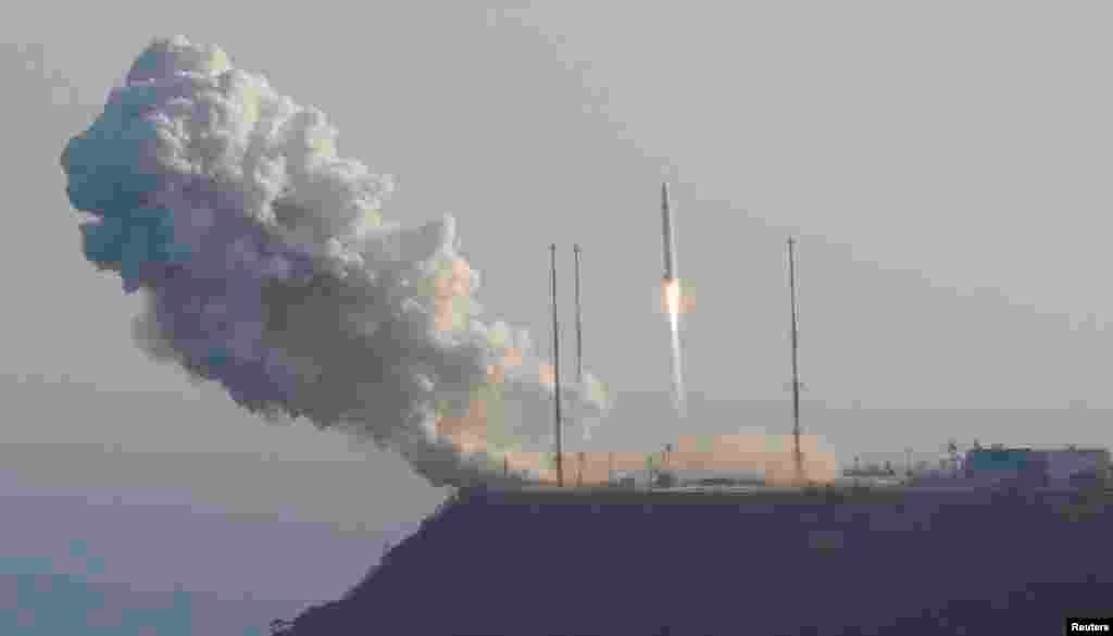 South Korea says it has successfully launched a satellite into orbit from its own soil for the first time. It comes just weeks after rival North Korea launched its own satellite into space. South Korea's 140-ton Korea Space Launch Vehicle lifted off from the Naro Space Center on the south coast. (Reuters/Lee Sang-hak/Yonhap)