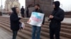 Участники митинга против обнуления президентских сроков во Владивостоке
