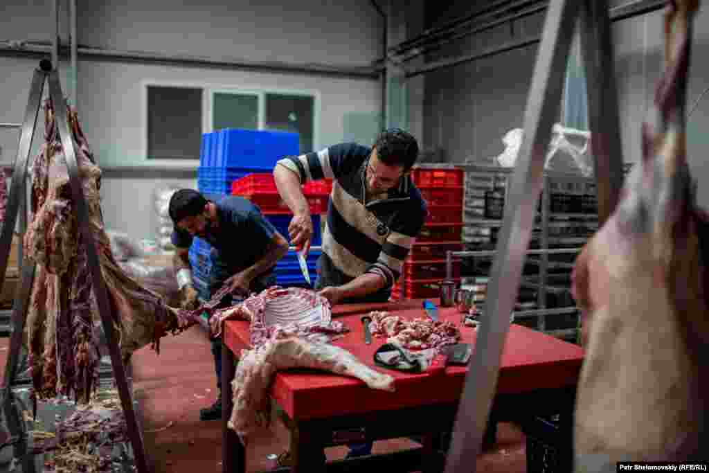 Volunteers cut meat in the IHH kitchen.