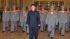 رهبر کره شمالی و شماری از فرماندهانش