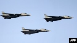 F-14 fighter jets fly over Tehran during an Army Day military parade. (file photo)