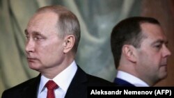 Putin i Medvedev sarađuju zajedno još od ranih devedesetih kada su obojica živjeli i radili u Sankt Peterburgu.