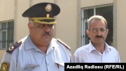 Polis Hilal Məmmədovu məhkəməyə gətirən zaman