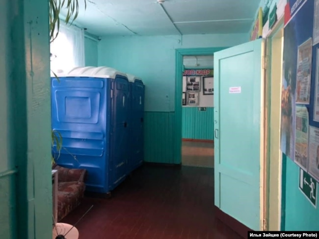 Туалеты в красноярской школе