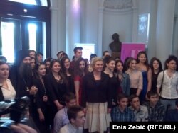 Kolinda Grabar Kitarović sa učenicima pravoslavne gimnazije