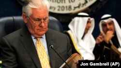 Госсекретарь США Тиллерсон готовится к выступлению в Кувейте