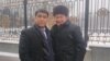 Депутаты Жанарбек Акаев жана Максат айылынын башчысы Сапарали Адинаев. Акаев «Фейсбук» баракчасына койгон сүрөт.