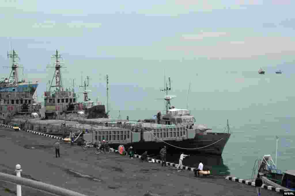 Остатки ВМС Грузии в Батумском порту, 3 октября 2008