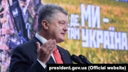 Порошенко: це готовність номер один знову взяти до рук зброю, взяти її вміло, професійно, із високим рівнем підготовки