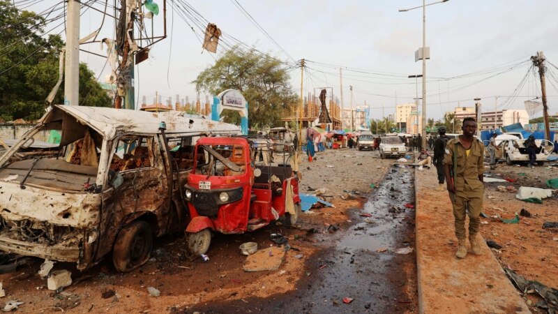 При взрыве в Сомали погибли десятки человек, среди них – иностранцы