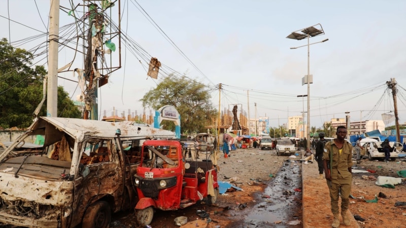 Somaliniň paýtagtynda gurnalan goşa partlamada 16 adam öldürildi