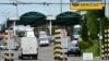 Митниця заявила про відновлення пропуску вантажівок через кордон із Польщею