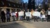 Участники митинга против участия России в войне в Сирии