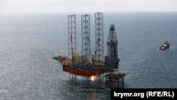 Буровая платформа «Черноморнефтегаза» в Черном море у берегов Крыма, архивное иллюстрационное фото