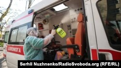 Як київські лікарні приймають пацієнтів із підозрою на COVID-19 (фотогалерея)