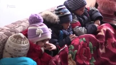 Салынып бітпеген үйдегі көпбалалы отбасы