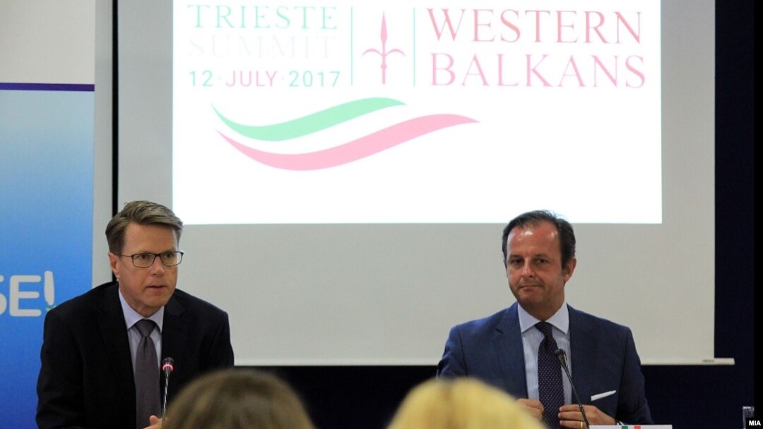 Шефот на делегациајата на ЕУ во Македонија Самуел Жбогар и италијанскиот амбасадор Карло Ромео. 10.07.2017 
