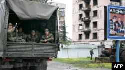 Россия разместила в Абхазии военные базы, после чего граждане вздохнули с облегчением…
