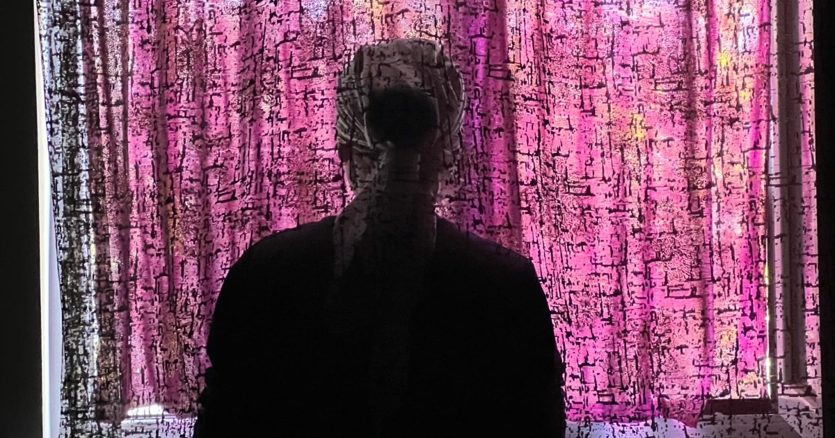 Анасы порно көру үшін ұлына тыңшылық жасайды