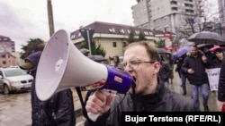 “Nuk e durojmë ma hajninë”: Qytetarët protestojnë kundër kërkesës për shtrenjtimin e rrymës 
