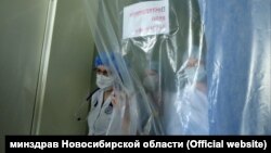 Медработник одной из больниц в России. Иллюстративное фото.