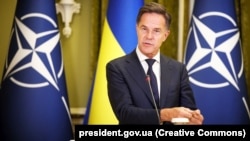 Марк Рютте зауважив, що «найважливішим завданням» залишається забезпечення України всім необхідним для продовження боротьби