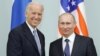 Vlagyimir Putyin orosz miniszterelnök és Joe Biden amerikai alelnök moszkvai találkozójukon 2011. március 10-én