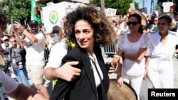 مسیح علینژاد میگوید این حکم «پیروزی برای دیگر مخالفان است که همچنان برای آزادی مبارزه میکنند و حاضر به سکوت نیستند»