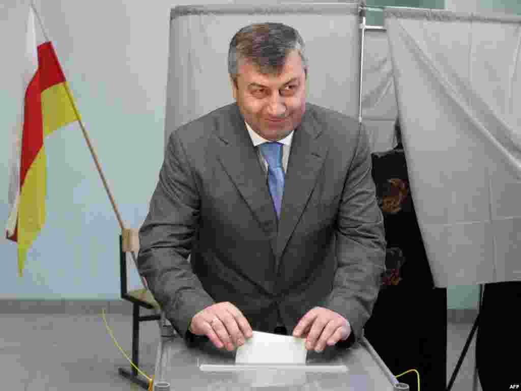 Южная Осетия: На первых после признания независимости Россией парламентских выборах лидирует правящая партия "Единство"