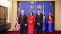U.d. e presidentit të Kosovës, Albulena Haxhiu, dhe kongresistët amerikanë Keith Self dhe Suhas Subramanyam.