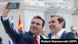 Kryeministri i Maqedonisë së Veriut, Zoran Zaev dhe ai i Greqisë, Alexis Tsipras