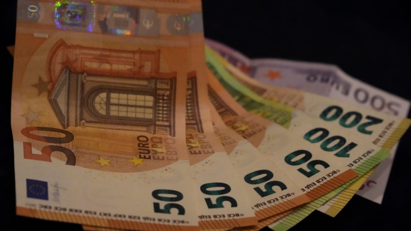 Qindra euro larg pagës për 