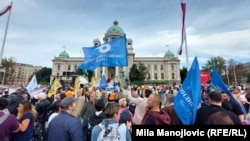 Prosvetni radnici na protestu ispred Skupštine Srbije, Beograd, 2. oktobar 2024.