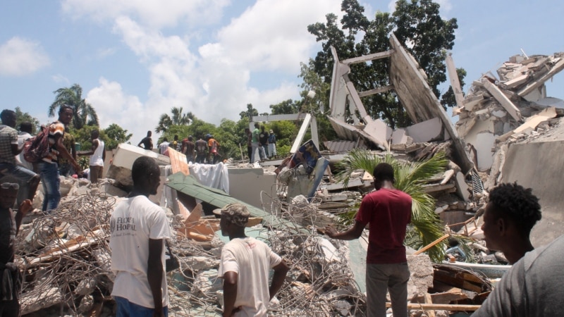 Во земјотресот на Хаити загинале скоро  1.300 луѓе 