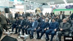 محمد مخبر، رئيس ستاد اجرایی فرمان امام (ردیف اول، نفر دوم از راست)