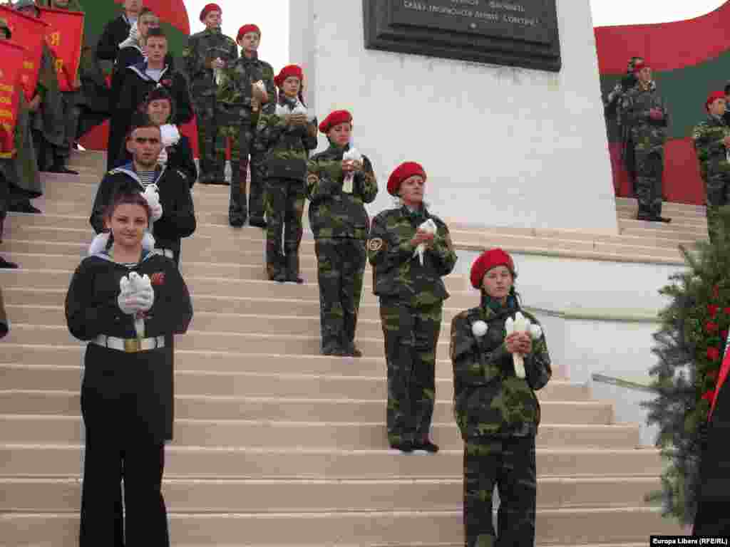 Голуби мира;