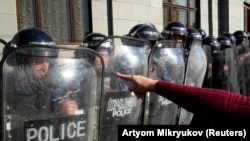 حکومت ارمنستان به اپوزیسیون هشدار داد که از تلاش‌ها برای راه‌اندازی کودتا دست بکشد. 