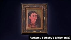 Slika Fride Kahlo "Diego y Yo" pred prodaju u aukcijskoj kući Sotheby's, New York (16. novembar 2021.)