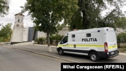 Potrivit proiectului de lege, plecarea neautorizată din arestul la domiciliu va fi egalată cu evadarea din penitenciar 