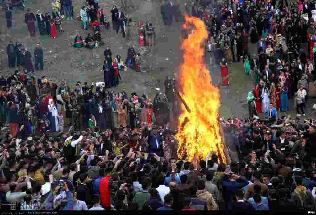 مردم شهرها و روستاهای اطراف با افروختن آتش، رقص و پایکوبی، چهارشنبه&zwnj;سوری را گذراندند.