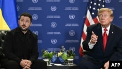 Volodimir Zelenski (stânga) și Donald Trump, New York, 22 septembrie 2026.