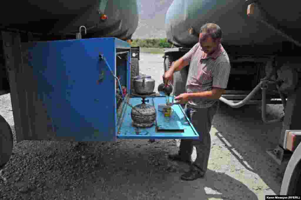 Armenia -- Iranian truck-drivers in Armenia, 24Aug2012