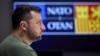 Volodimir Zelenszkij ukrán elnök videón keresztül mond beszédet a madridi NATO-csúcstalálkozón 2022. június 29-én