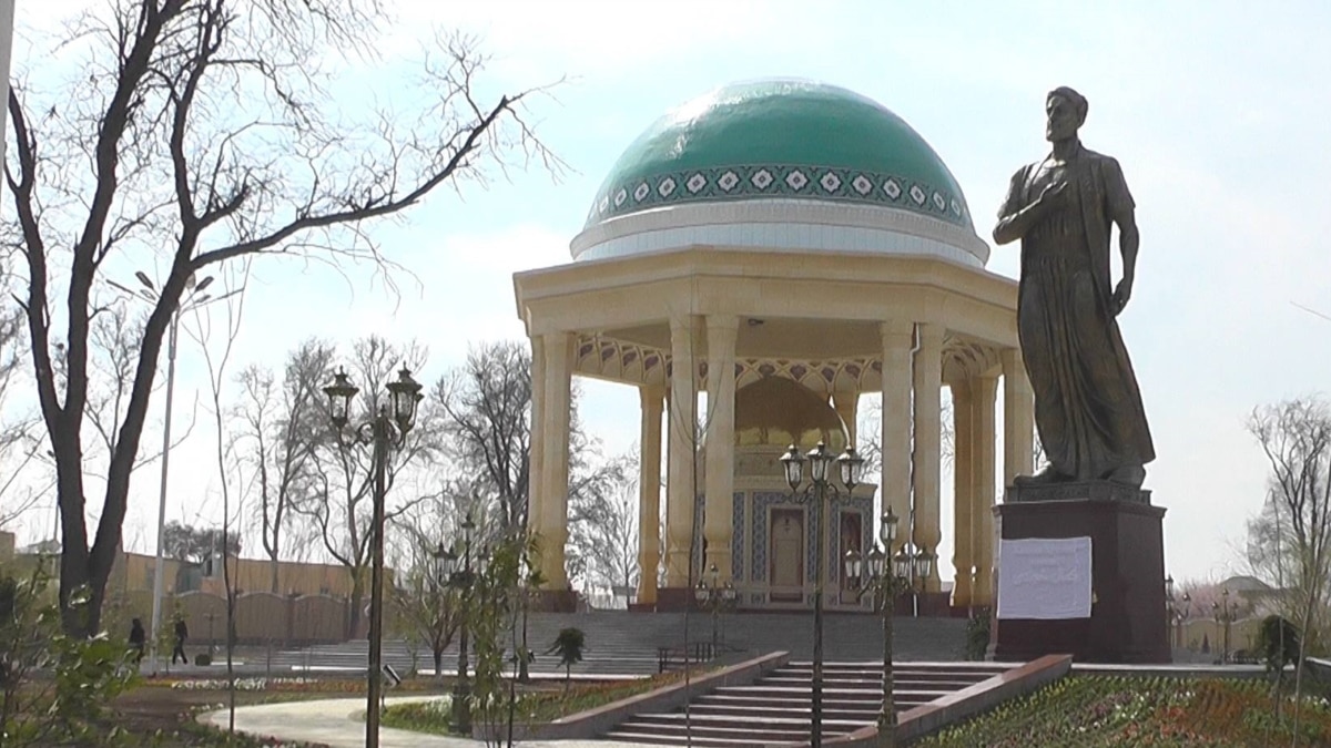 Парк камоли худжанди. Камоли хучанди памятник. Камолов камолиддин. Парк камола худжанди. Парк камоли худжанди.