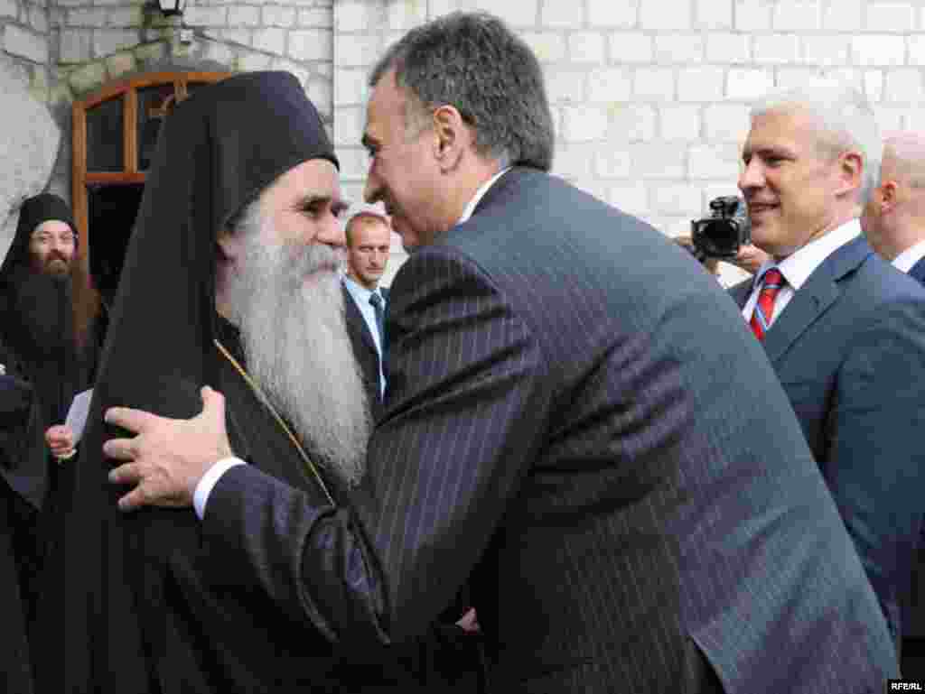 Susret dvojice predsjednika sa mitropolitom SPC u Crnoj Gori Amfilohijem - Foto: Savo Prelević