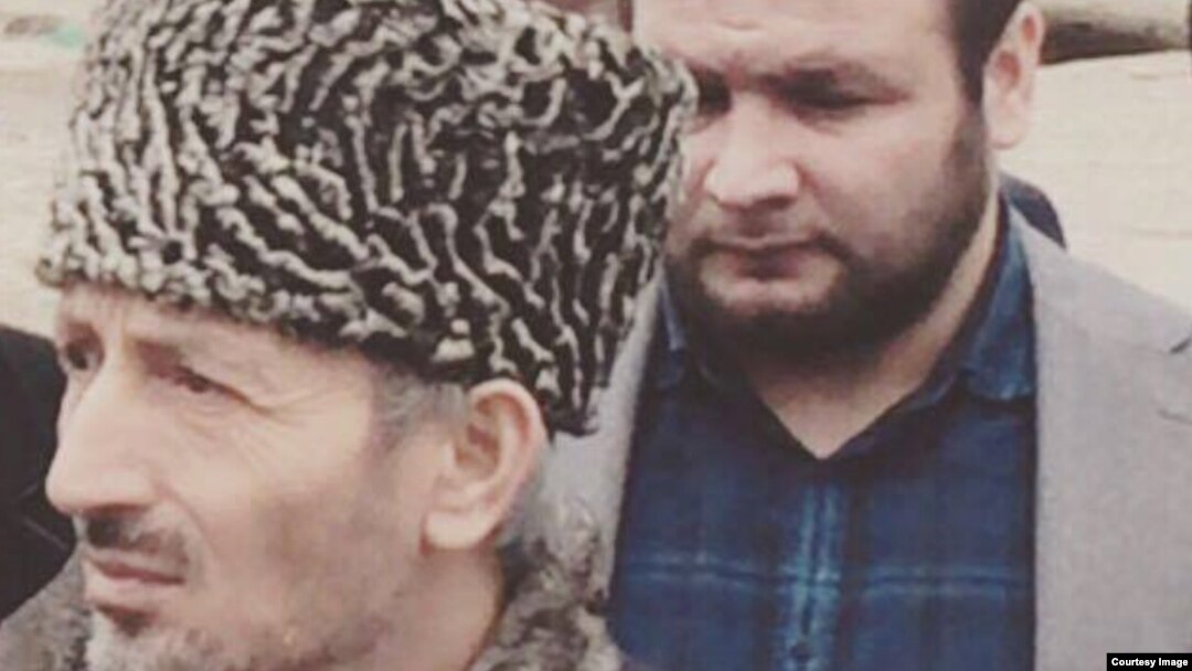 На переднем плане - мутфий Абдулаев, на заднем - застройщик Гаджимагомедов