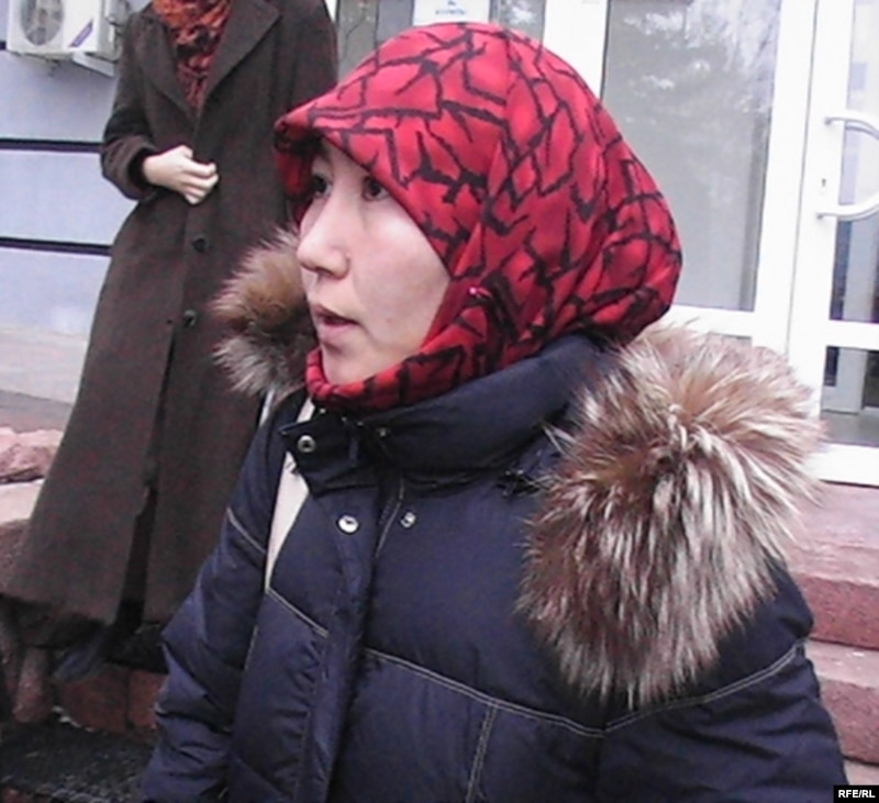 Жайнагуль Айдапкелова, жена осужденного по делу о «терроризме» Еркина Доскалиева. Актобе, 24 ноября 2009 года.