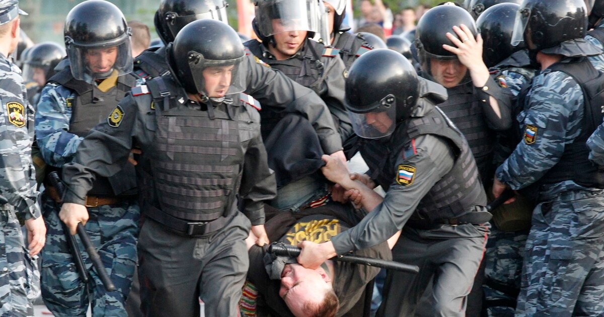 HRW: 'Big Mistake' For Governments To Ignore Human Rights During Crises