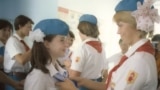 Визит 11-летней американки Саманты Смит (слева) в детский лагерь «Артек». Крым, июль 1983 года