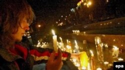 Минчане накануне зажгли свечи в знак солидарности с арестованными сторонниками оппозиции